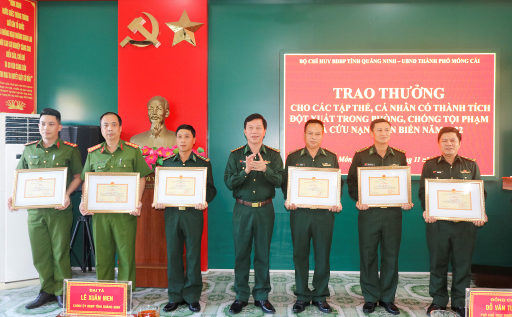 Lãnh đạo TP Móng Cái và BĐBP Quảng Ninh khen thưởng các tập thể, cá nhân