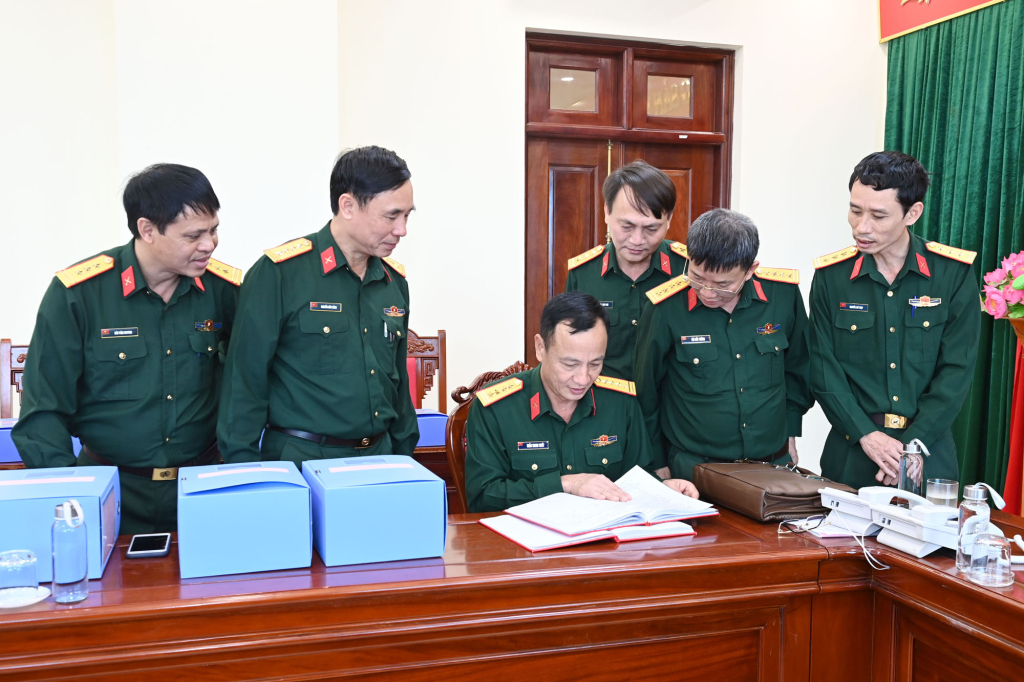 Đoàn công tác kiểm tra hệ thống văn kiện CTĐ, CTCT.
