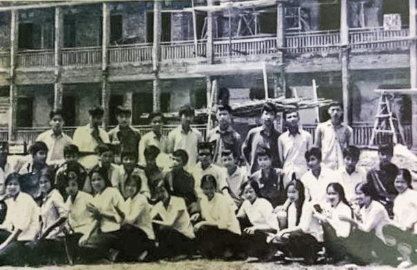 Trường cấp 3 Quảng Yên chính thức được tách khỏi cấp 2 từ năm học 1968-1969. Đến năm 1973, Trường bắt đầu được xây dựng trên mảnh đất hiện nay.