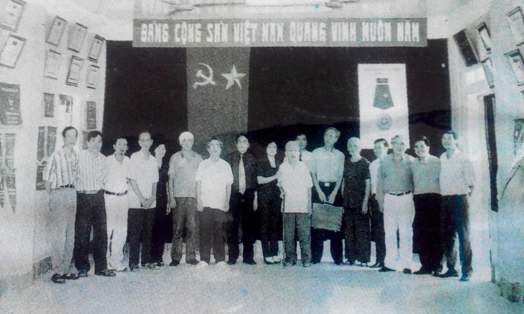 Năm 1967 Trường được Nhà nước tặng thưởng Huân chương Lao động hạng Ba. Đây là tấm huân chương đầu tiên trong ngành Giáo dục Quảng Ninh khối cấp 3.