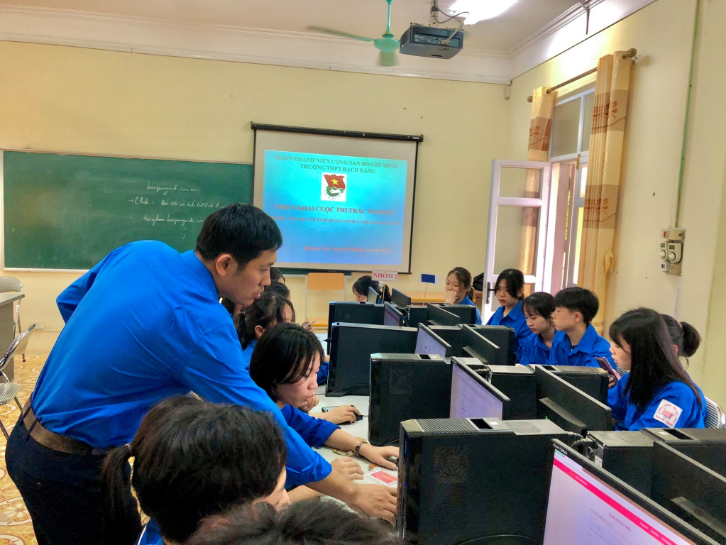 Cùng với nâng cao chất lượng đội ngũ, trên nền tảng cơ sở vật chất, trang thiết bị dạy học được đầu tư cơ bản đồng bộ, nhà trường đặc biệt chú trọng đổi mới phương pháp dạy học.