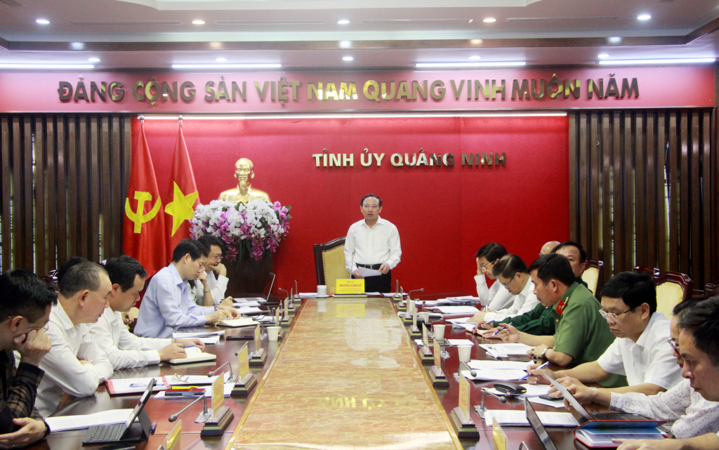 Đồng chí Nguyễn Xuân Ký, Ủy viên Trung ương Đảng, Bí thư Tỉnh ủy, Chủ tịch HĐND tỉnh, chủ trì hội nghị.