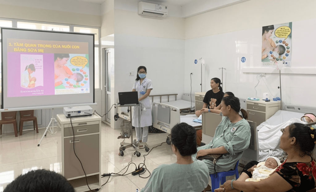 Công tác tư vấn truyền thông lợi ích nuôi con bằng sữa mẹ tại Trung tâm Y tế TP Móng Cái.
