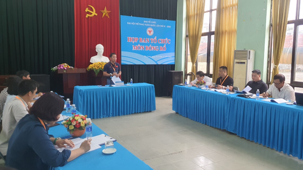 Quang cảnh cuộc họp