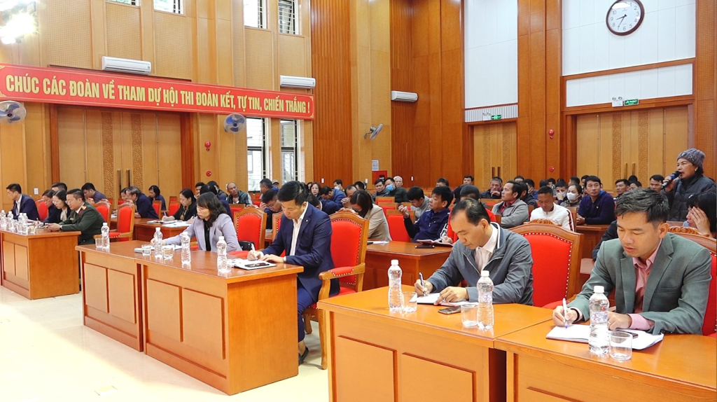 Đại biểu và các hộ dân tham gia buổi đối thoại