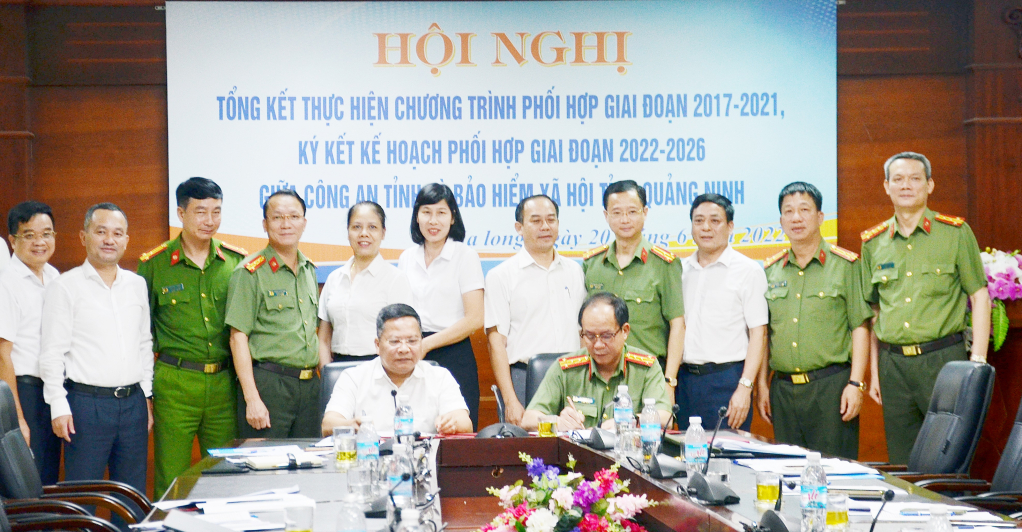 Lãnh đạo BHXH tỉnh và Công an tỉnh ký kết công tác phối hợp giai đoạn 2022-2026.