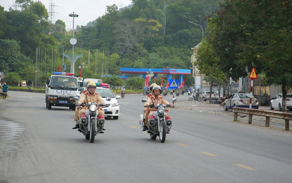 Công an huyện Tiên Yên ra quân thực hiện cao điểm tấn công, trấn áp tội phạm bảo vệ Tết Nguyên đán Quý Mão 2023.