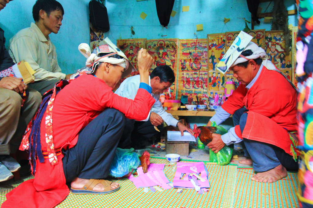 Việc đặt tên âm trải qua rất nhiều nghi lễ.