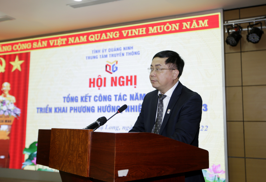 Đồng chí Mai Vũ Tuấn, Giám đốc Trung tâm Truyền thông tỉnh, phát biểu tại hội nghị.