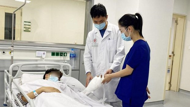 Nhiều trẻ bị thương do tự chế và sử dụng pháo trong dịp cận Tết hình ảnh 1 Nhieu tre bi thuong do tu che va su dung phao trong dip can Tet hinh anh 1