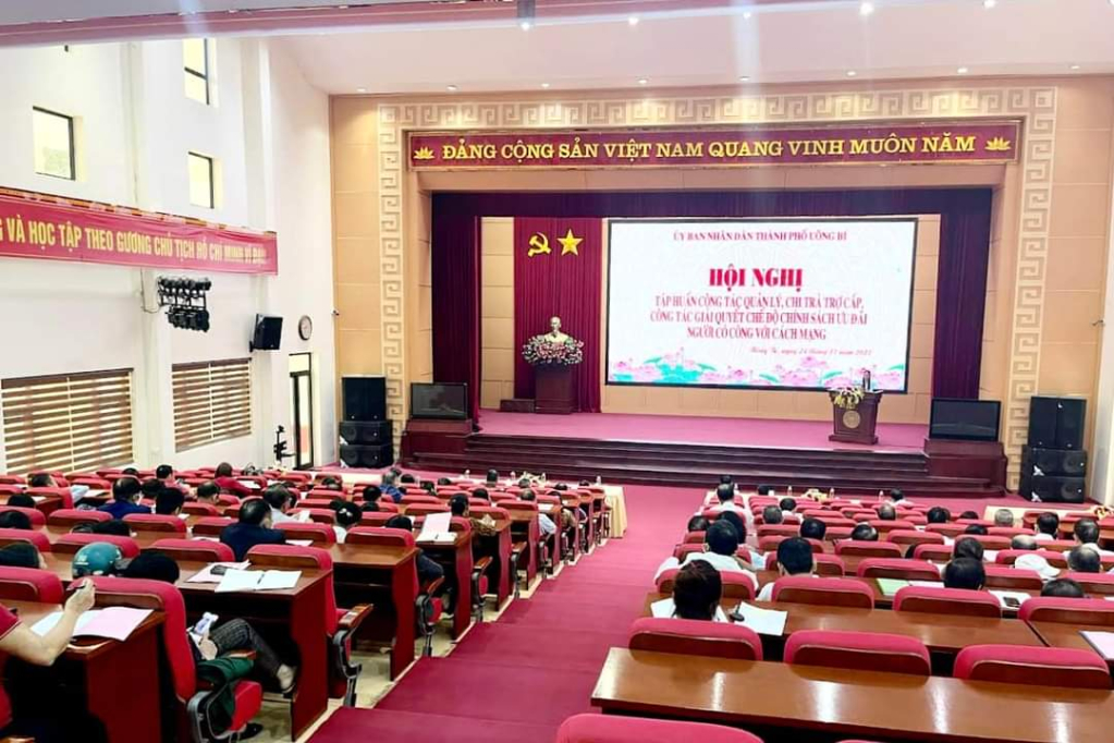 Uông Bí tổ chức tập huấn công tác quản lý, chi trả trợ cấp, giải quyết chế độ chính sách ưu đãi người có công với cách mạng.
