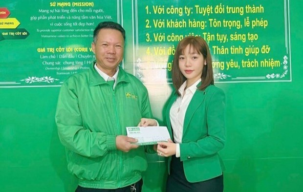 Đắk Lắk: Lái xe taxi trả lại khách để quên 1,8 cây vàng hình ảnh 1 Dak Lak: Lai xe taxi tra lai khach de quen 1,8 cay vang hinh anh 1