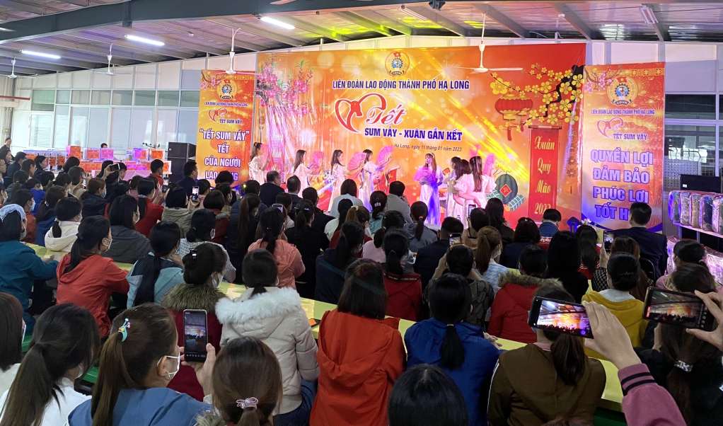 Chương trình “Tết sum vầy - Xuân gắn kết” nhận được sự quan tâm của công nhân, người lao động.