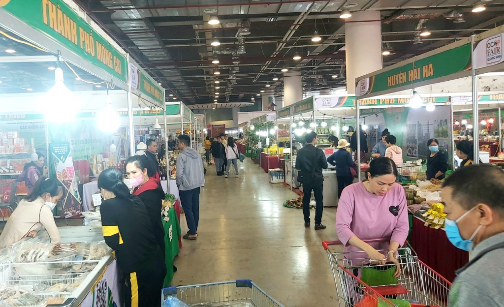 Quang cảnh Hội chợ OCOP Quảng Ninh xuân 2023